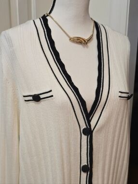 LIZ CLAIBORNE BRAND WOMEN'S WHITE AND BLACK FRONT BUTTON LONG CARDIGAN SIZE XL